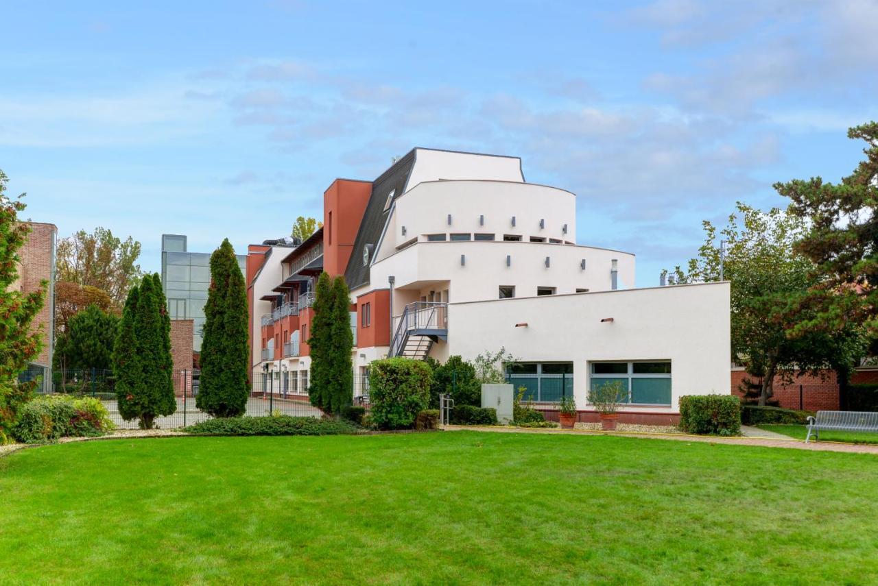 Holiday Beach Budapest Wellness Hotel With Sauna Park Eksteriør billede